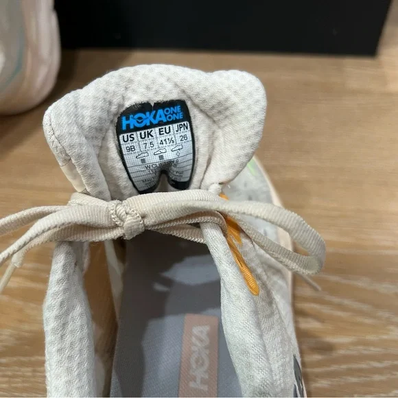 HOKA One One Clifton 9 women’s size 9 - Picture 11 of 11